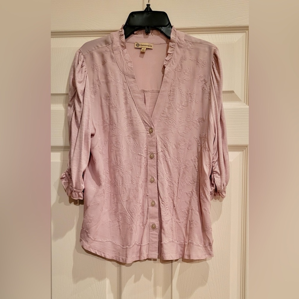 Democracy Pink Women’s blouse V-Neck and intricate floral embroidery size small.
